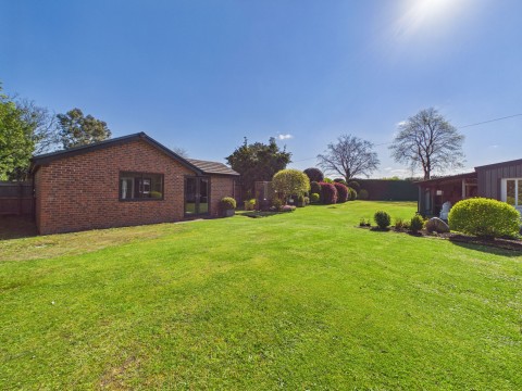 View Full Details for Chorley Road, Westhoughton, BL5